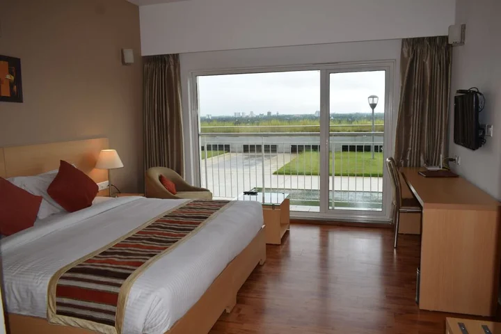 Эрамаллур: Starlit Suites