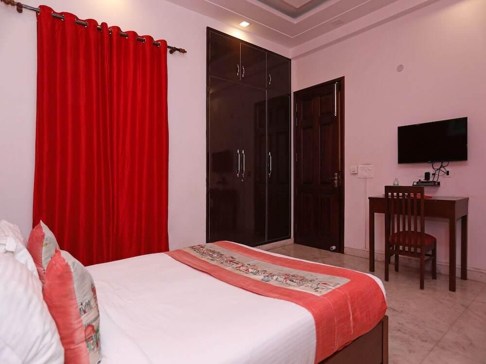 Нойда: OYO Flagship 136 Sector 45 Noida