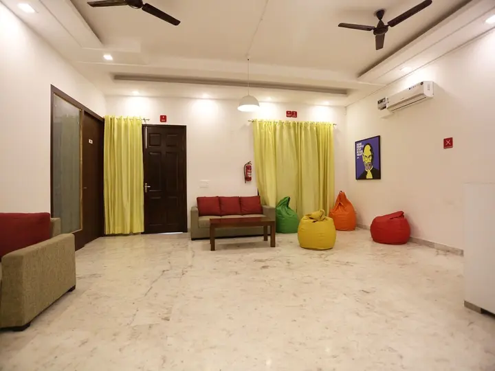 Нойда: OYO Flagship 136 Sector 45 Noida
