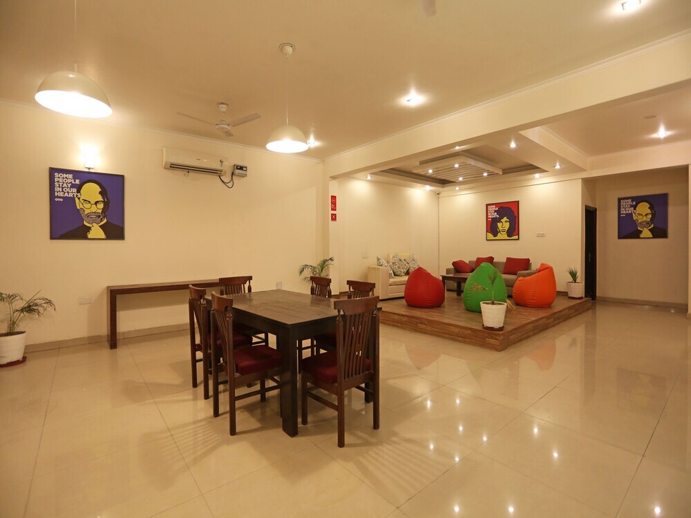 Нойда: OYO Flagship Noida Expressway NSEZ