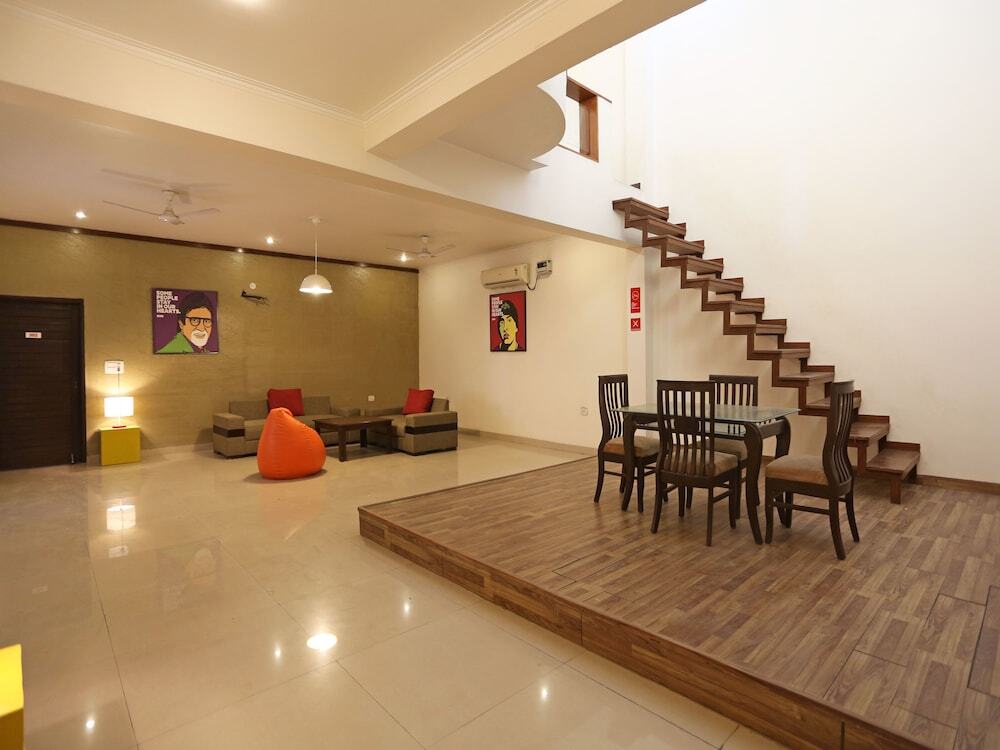 Нойда: OYO Flagship Noida Expressway NSEZ
