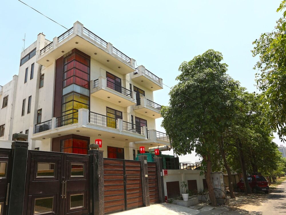 Нойда: OYO Flagship Noida Expressway NSEZ