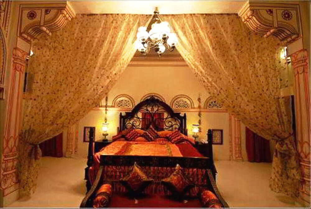 Навалгарх: The Grand Haveli and Resort