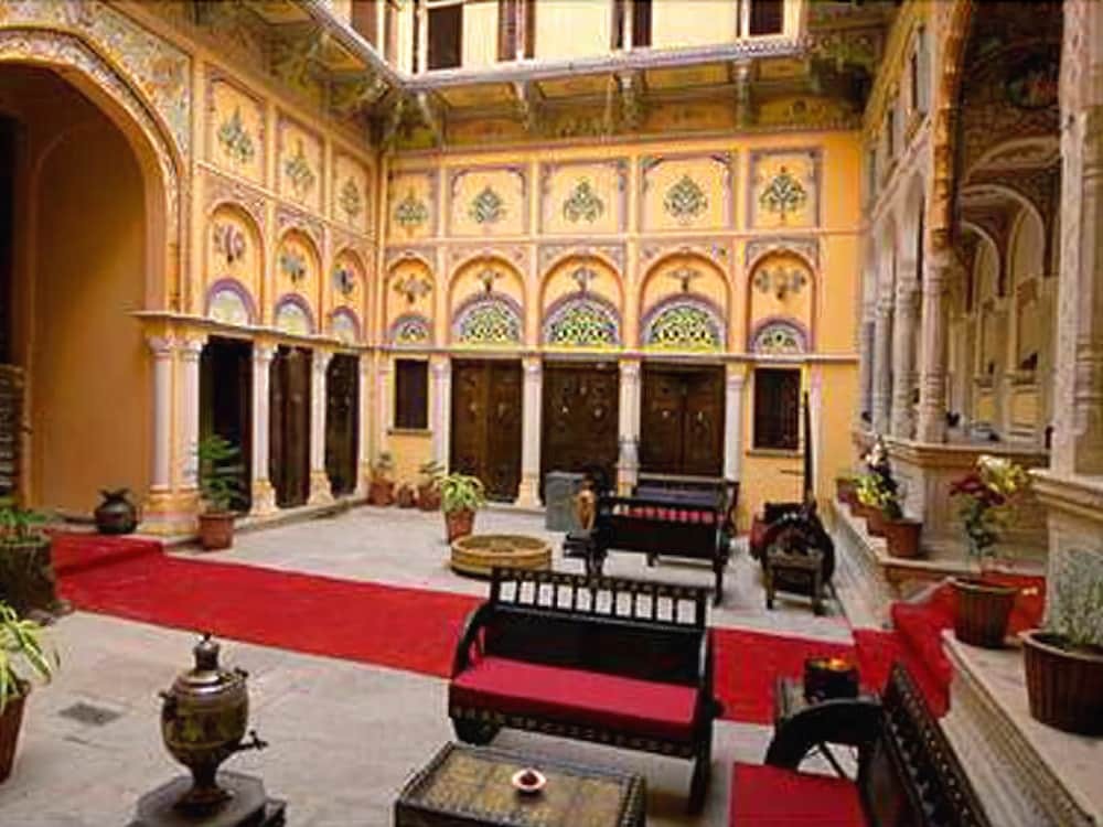 Навалгарх: The Grand Haveli and Resort