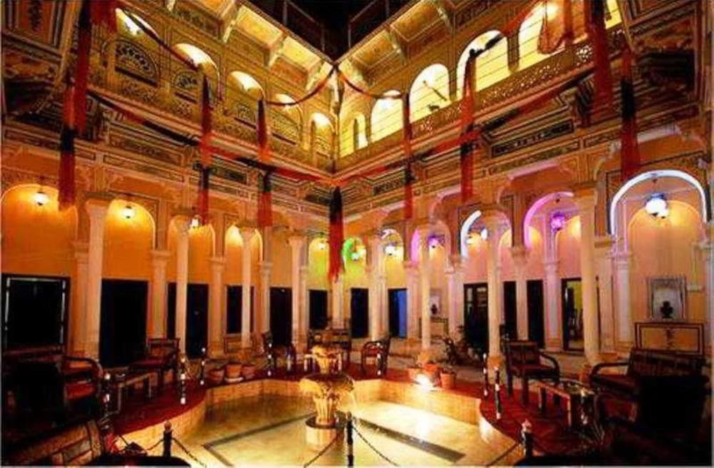 Навалгарх: The Grand Haveli and Resort