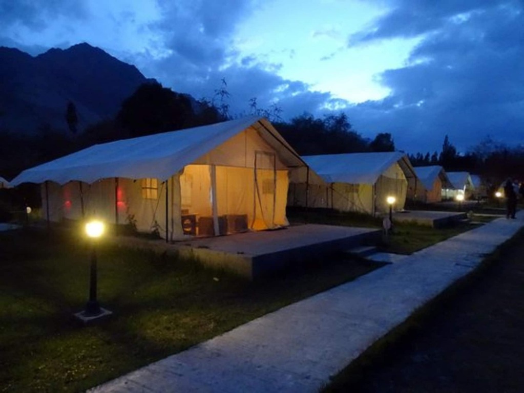 Хундер: Tiger Camp