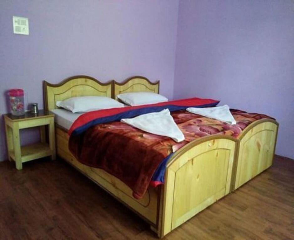 Хундер: Galaxy Guest House