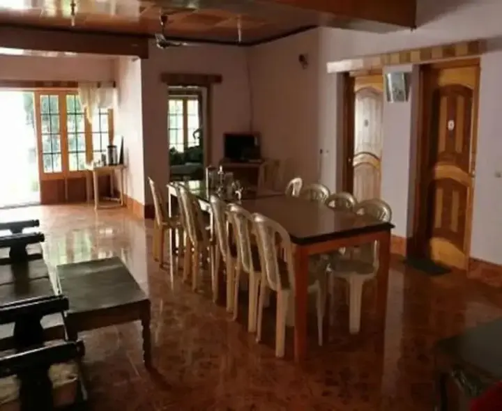 Хундер: Galaxy Guest House