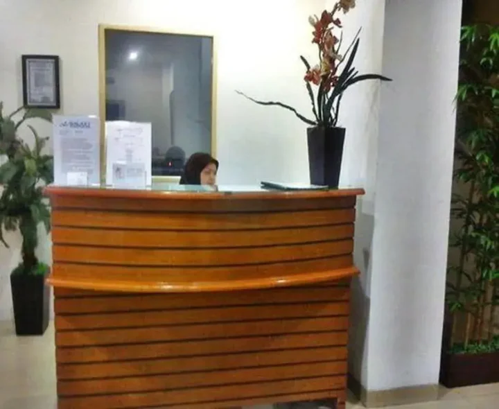 Хундер: Galaxy Guest House