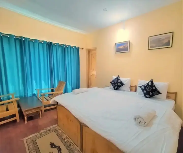 Хундер: Galaxy Guest House
