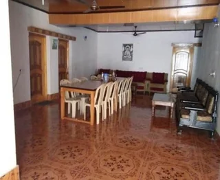Хундер: Galaxy Guest House