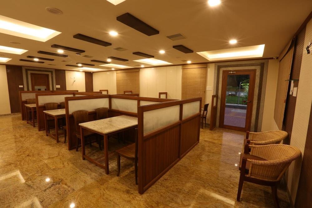 Пунди: Kyriad Prestige Mayapuri Amira
