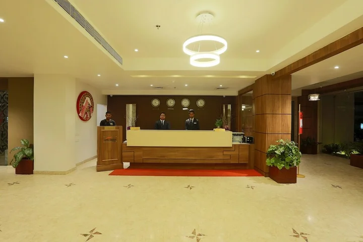 Гувахати: Hotel Shoolin Grand