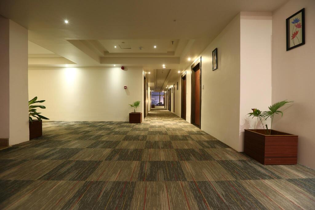 Гувахати: Hotel Shoolin Grand