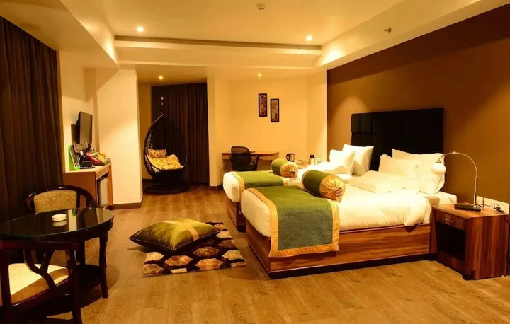 Гувахати: Hotel Shoolin Grand