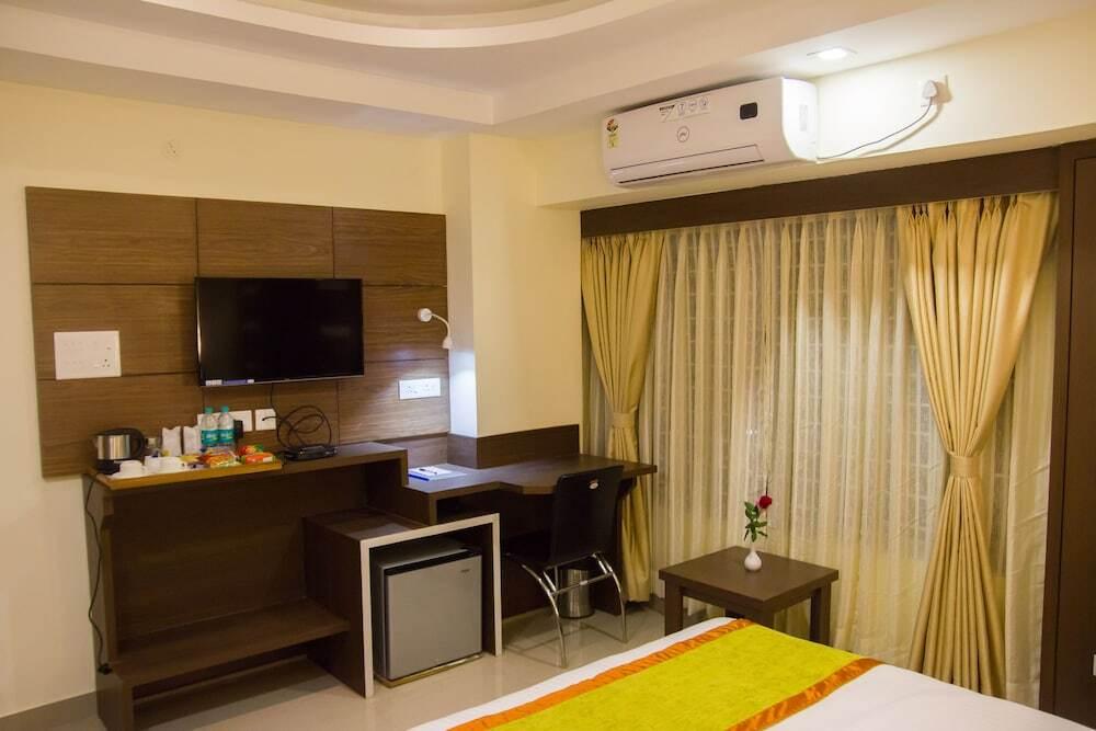 Гувахати: Hotel Shoolin Grand