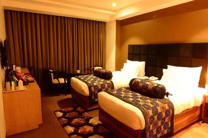 Гувахати: Hotel Shoolin Grand