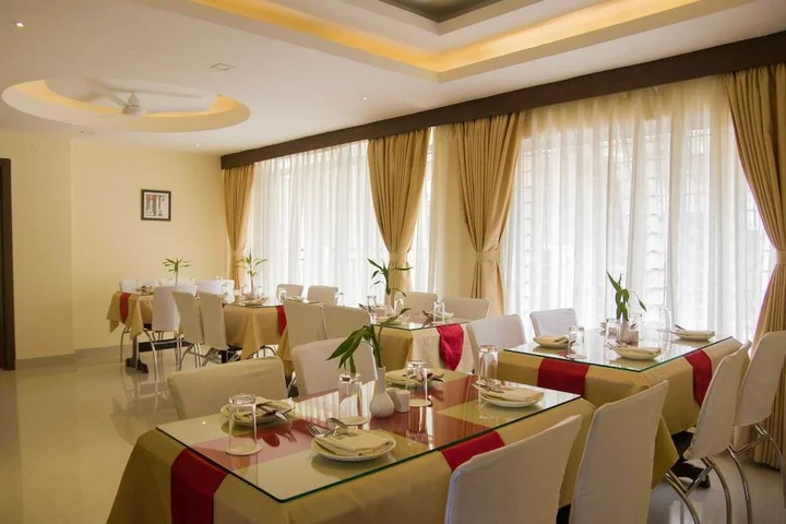 Гувахати: Hotel Shoolin Grand