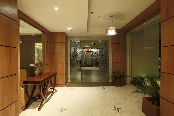 Гувахати: Hotel Shoolin Grand