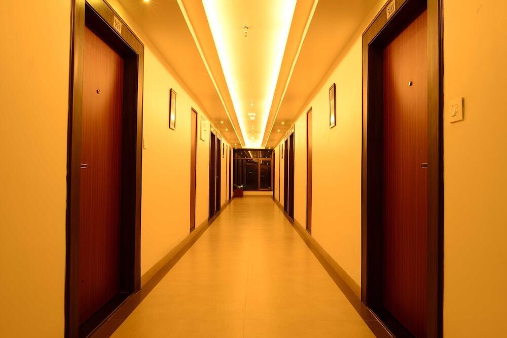Гувахати: Hotel Shoolin Grand