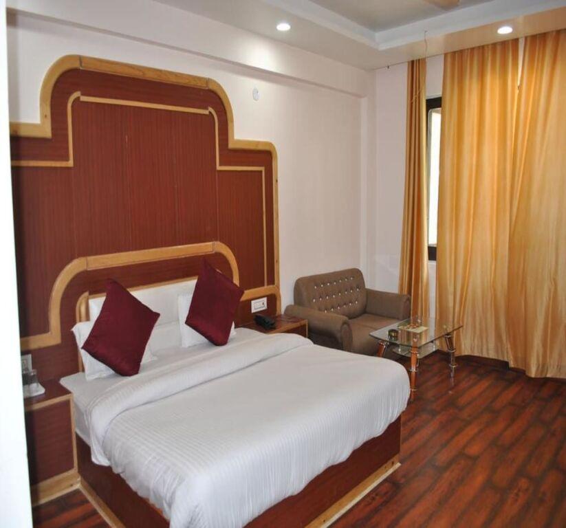 Патнитоп: Hotel Natraj International