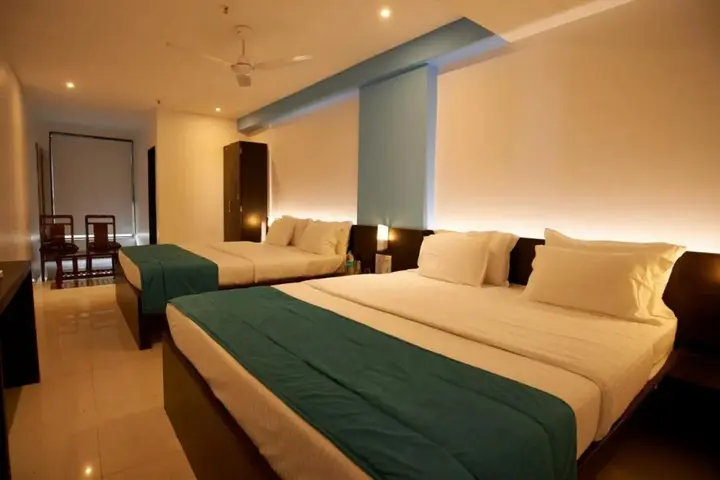 Ширди: Hotel City Point