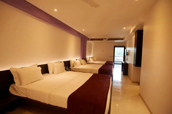 Ширди: Hotel City Point
