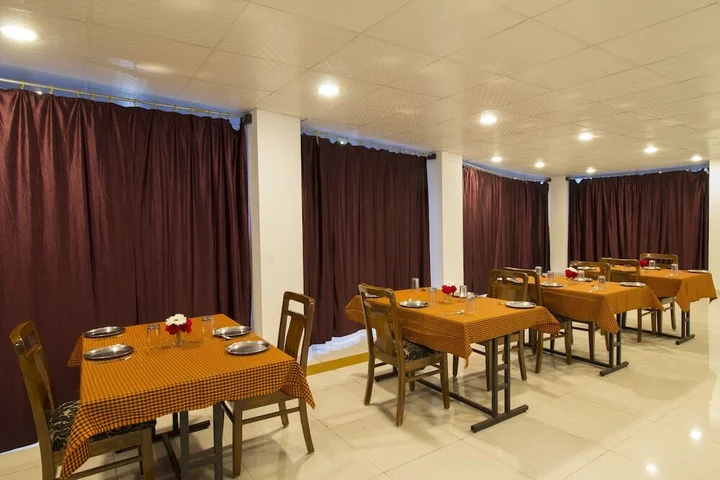 Ширди: Hotel City Point