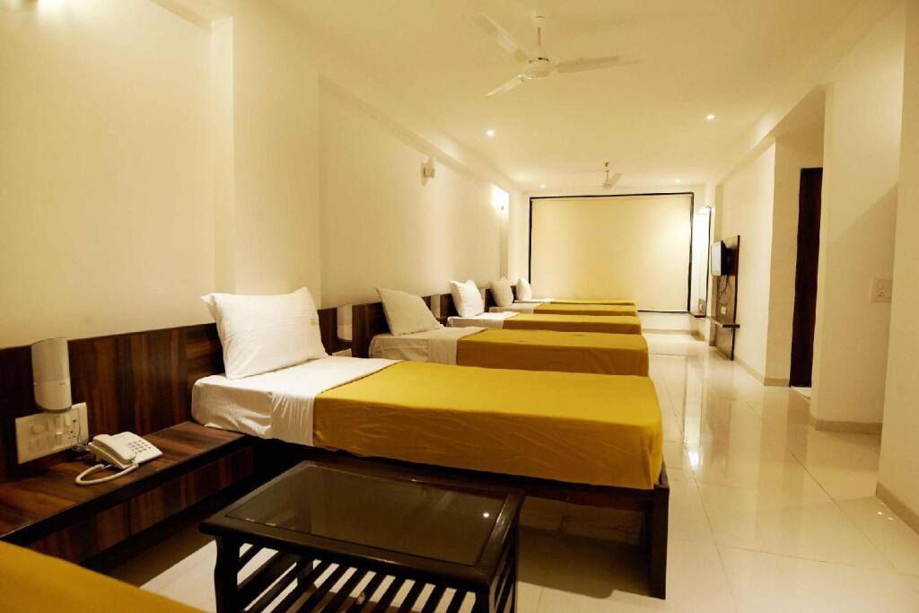 Ширди: Hotel Shree Sai Dhan