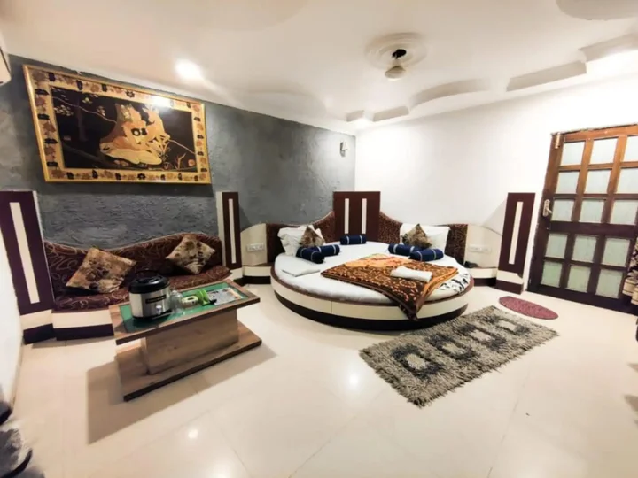 Пачмарай: Hotel Prateek