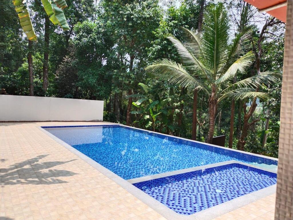 Кушалнагар: La Flora Jungle Hill Resort - Coorg