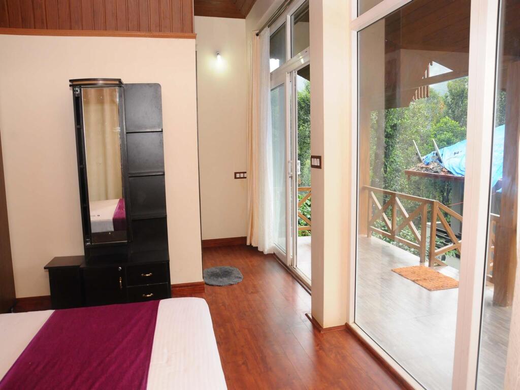 Кушалнагар: La Flora Jungle Hill Resort - Coorg