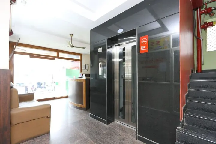 Тирупати: Collection O 6637 Udayees Hotel Bvn Grand