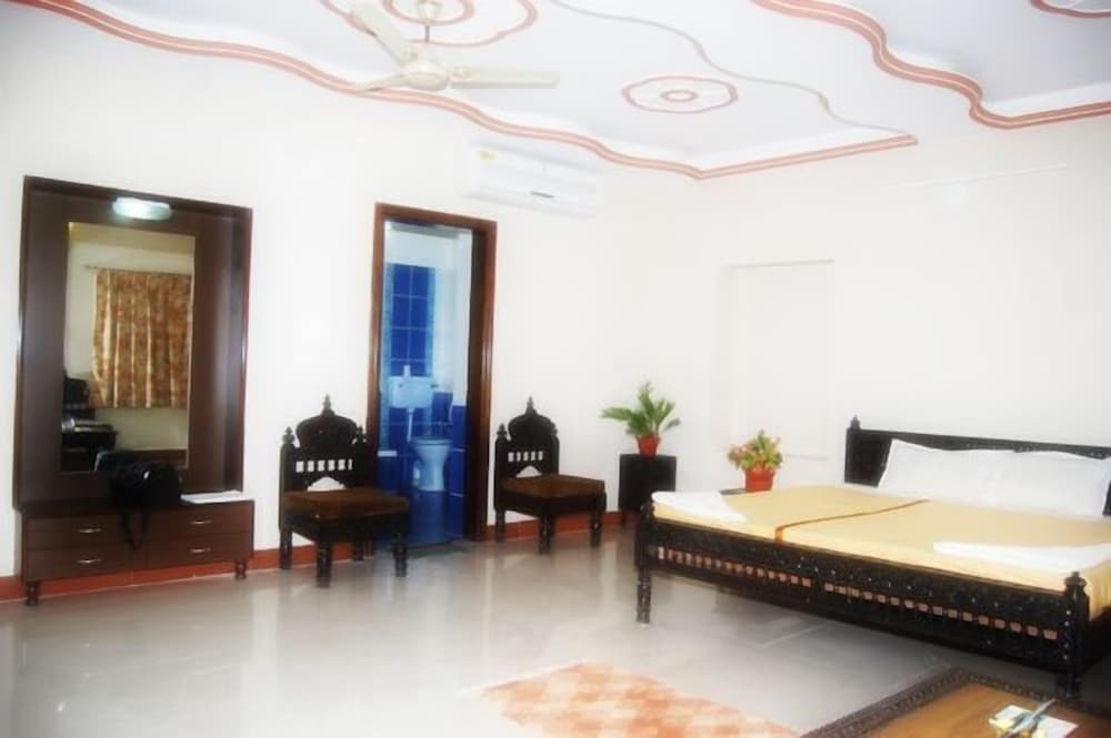 Priya Hotel — фото 4
