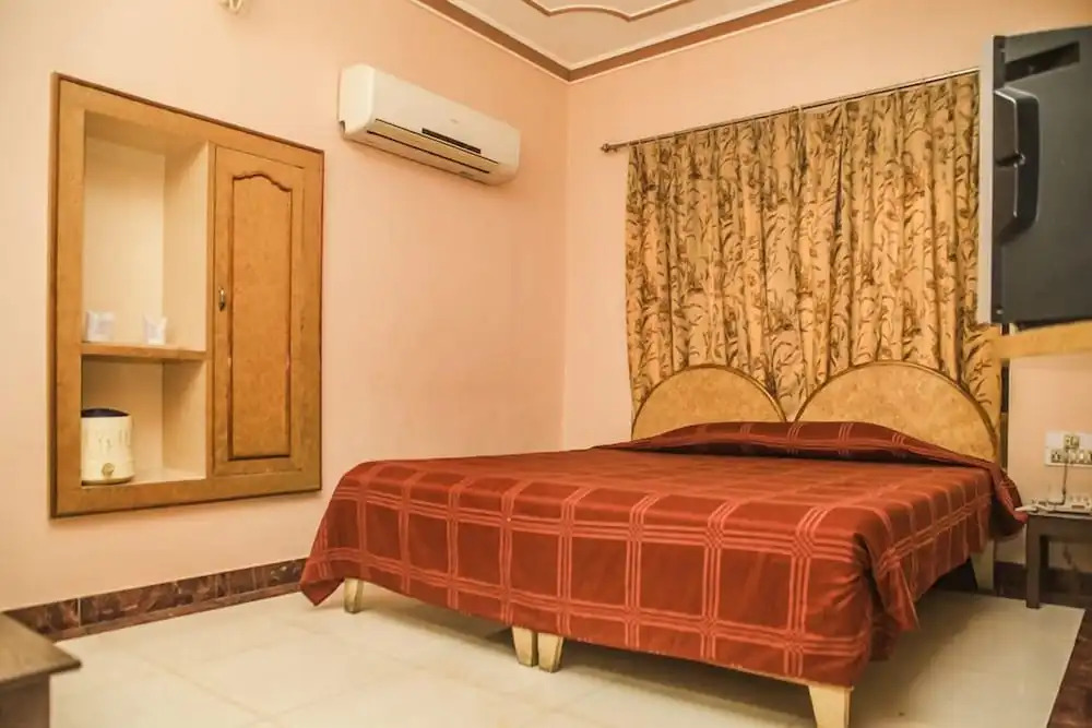 Priya Hotel — фото 2
