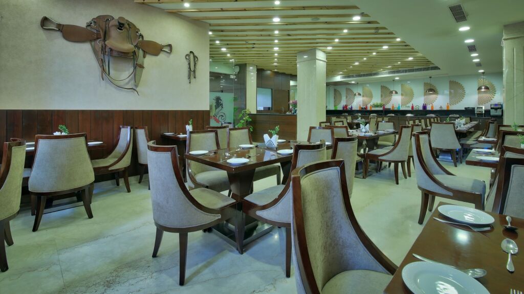 Джайпур: POLO Inn & Suites