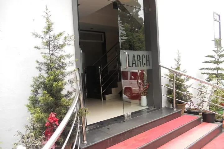 Ути: Golden Larch Residency