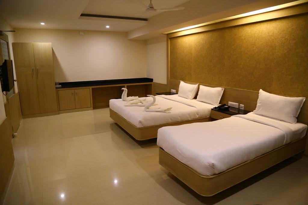 Эроде: Hotel Varshan International