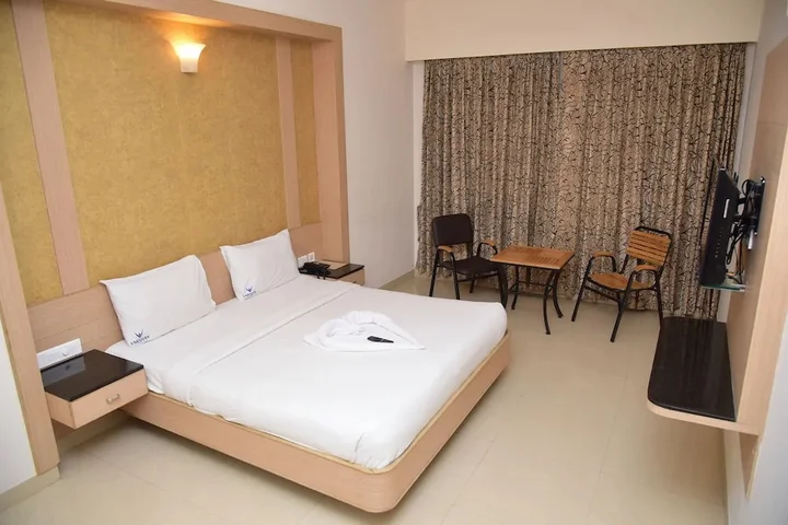 Эроде: Hotel Varshan International