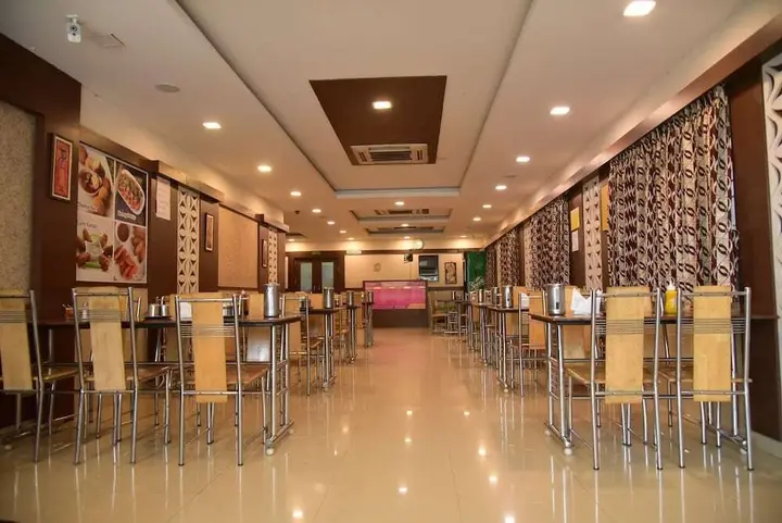 Эроде: Hotel Varshan International