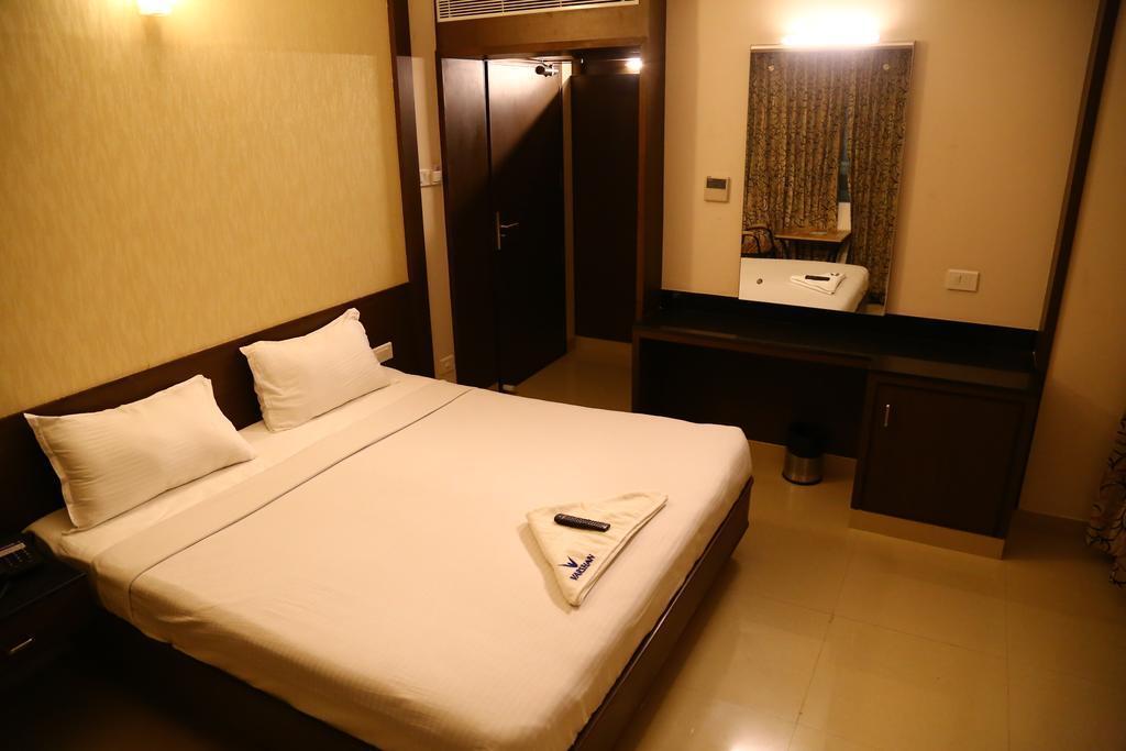 Эроде: Hotel Varshan International
