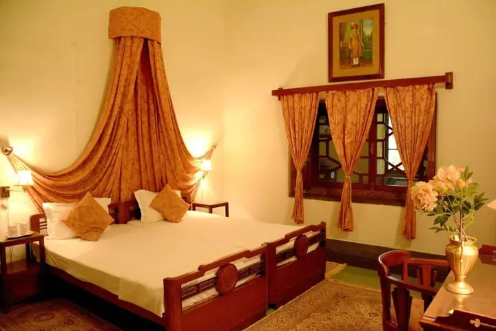 Караули: Bhanwar Vilas Palace