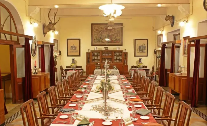 Караули: Bhanwar Vilas Palace