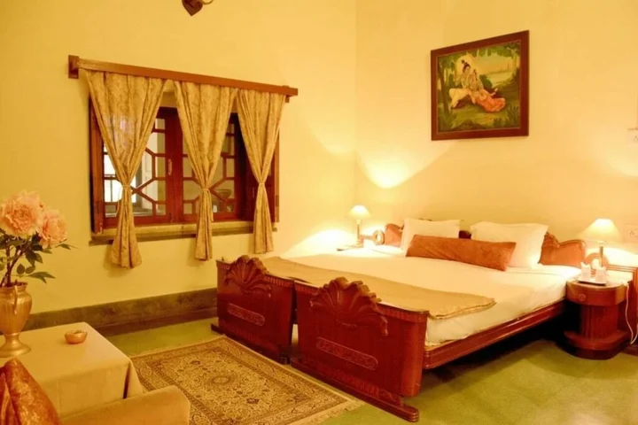 Караули: Bhanwar Vilas Palace