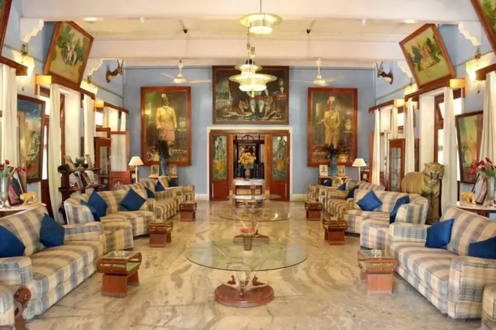 Караули: Bhanwar Vilas Palace