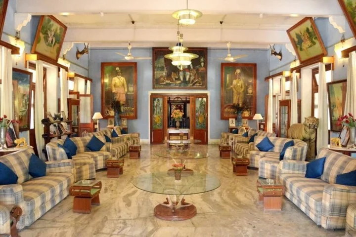 Караули: Bhanwar Vilas Palace