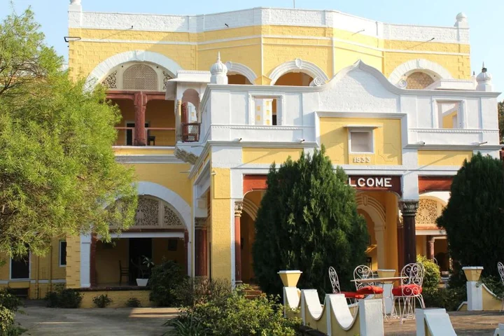 Караули: Bhanwar Vilas Palace