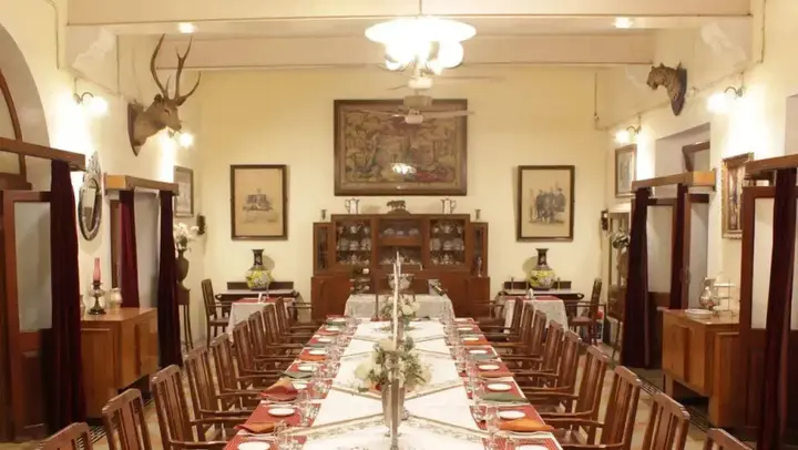 Караули: Bhanwar Vilas Palace