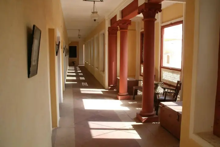 Караули: Bhanwar Vilas Palace