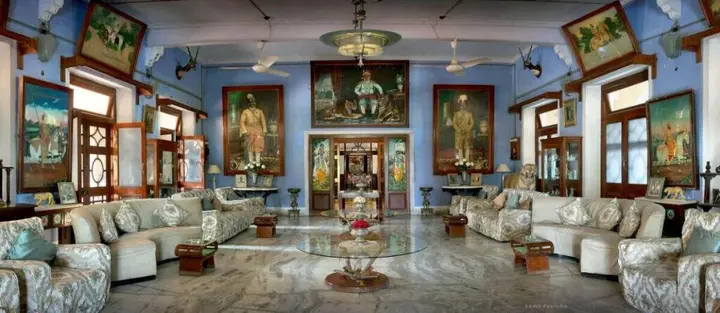 Караули: Bhanwar Vilas Palace